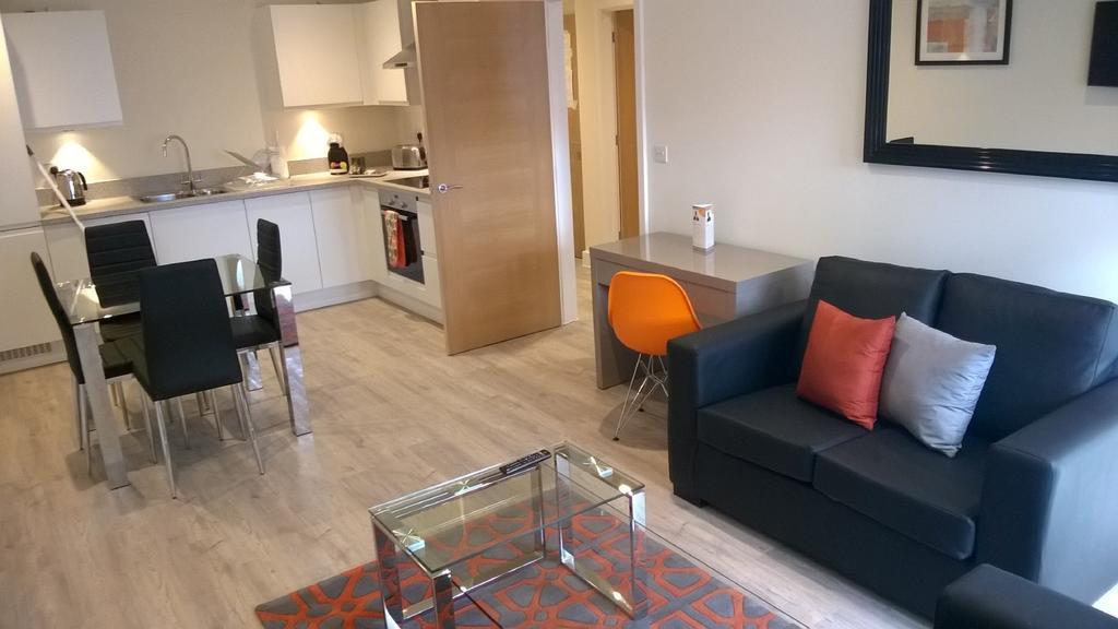 House Of Fisher- Solstice House Apartments Farnborough  Exteriör bild