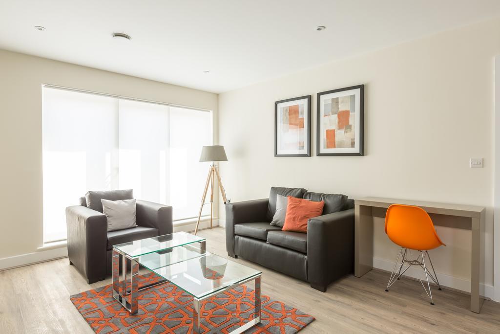 House Of Fisher- Solstice House Apartments Farnborough  Exteriör bild