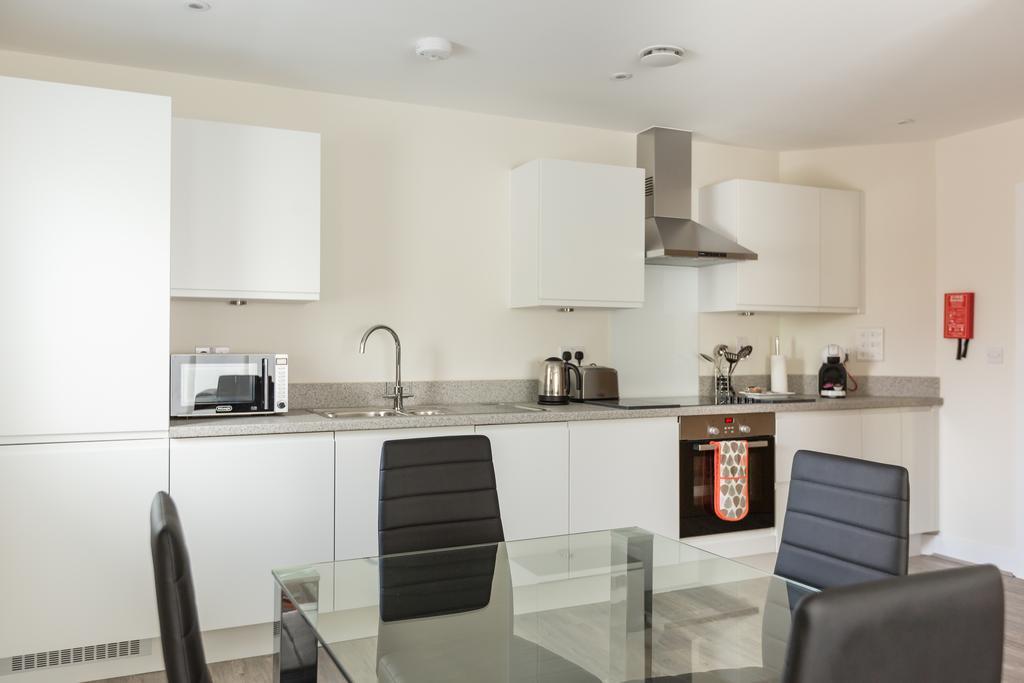 House Of Fisher- Solstice House Apartments Farnborough  Exteriör bild