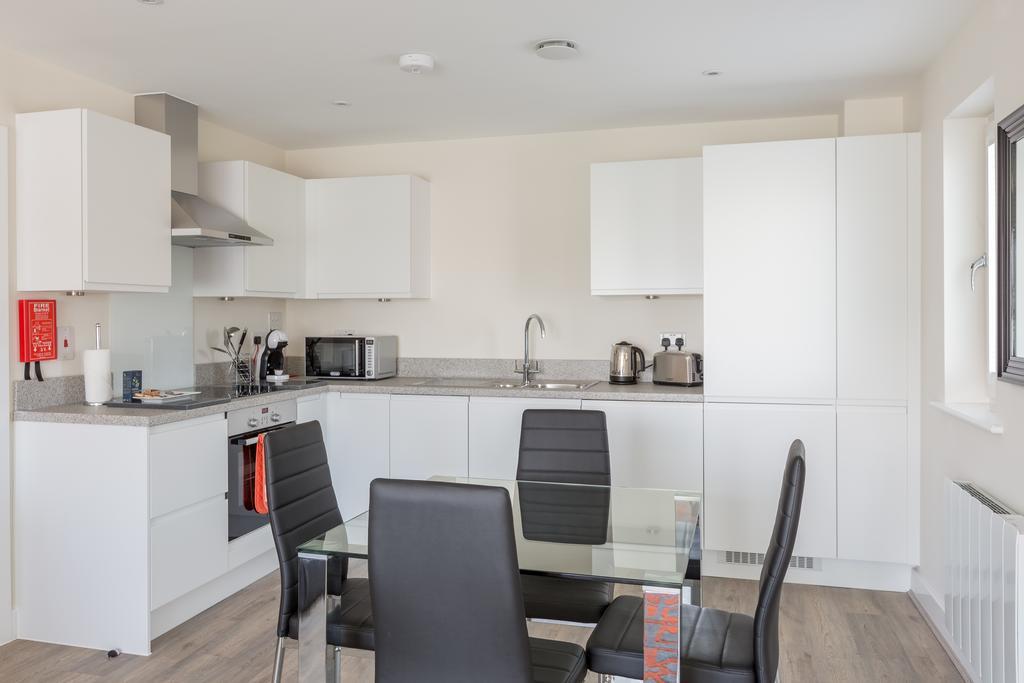 House Of Fisher- Solstice House Apartments Farnborough  Exteriör bild