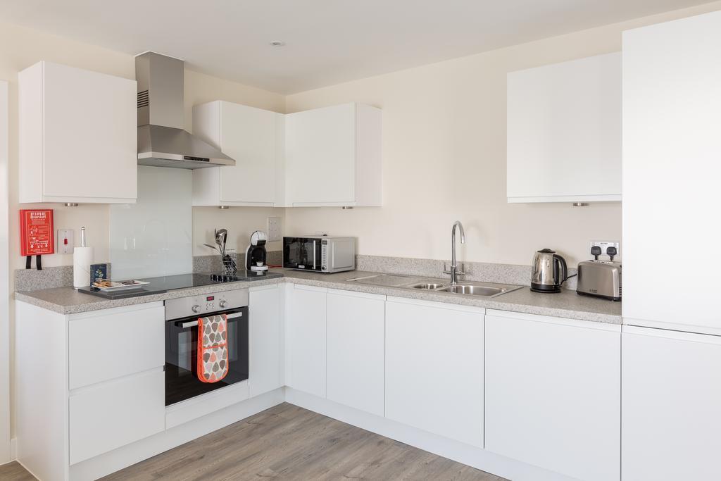 House Of Fisher- Solstice House Apartments Farnborough  Exteriör bild