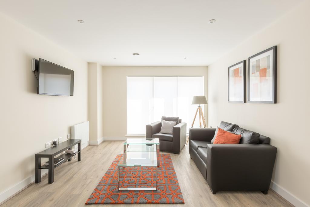 House Of Fisher- Solstice House Apartments Farnborough  Exteriör bild